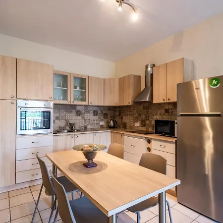 St Julians Central Apartment *